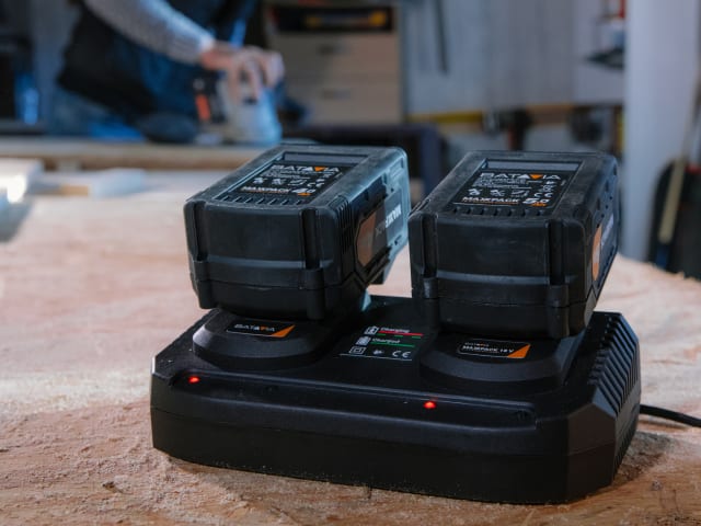 BAT7064162 MAXXPACK Li-ion Dual Charger 240V