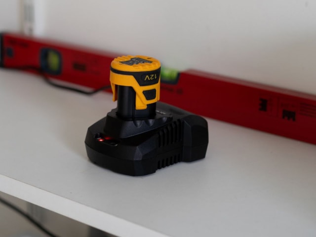 BAT7064364 Fast Charger 12V