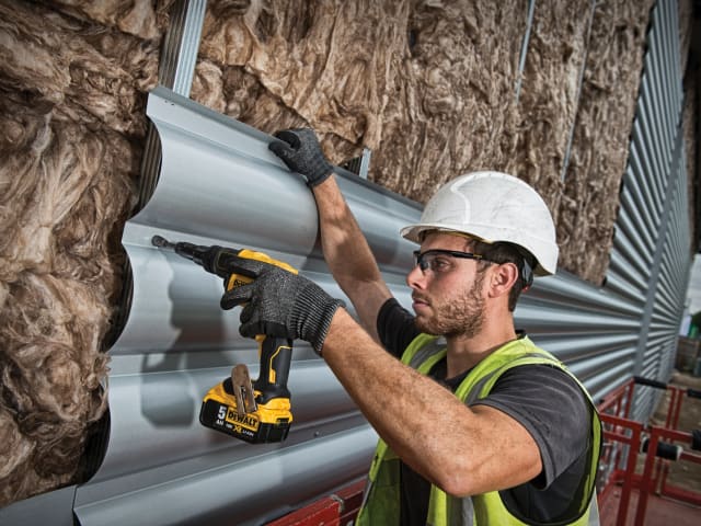 DEWDCF622P2 DCF622 P2 XR Brushless Self-Drilling Screwdriver 18V 2 x 5.0Ah Li-ion