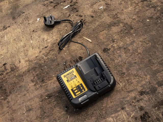 DEWDCK2532P2 DCK2532P2 XR Brushless Twin Pack 18V 2 x 5.0Ah Li-ion