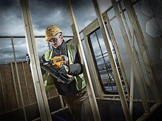 DEWDCN692P2 DCN692P2 Cordless XR 2-Speed First Fix Nailer 90mm 18V 2 x 5.0Ah Li-ion