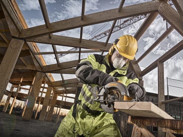 DEWDCS575T2 DCS575T2 FlexVolt XR Circular Saw 190mm 54V 2 x 2.0Ah Li-ion