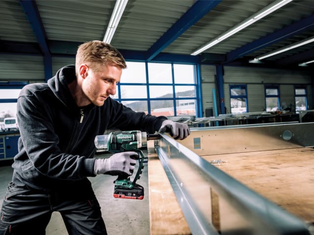 MPTNP18LTX NP 18 LTX BL 5.0 Brushless Rivet Gun + metaBOX 18V Bare Unit