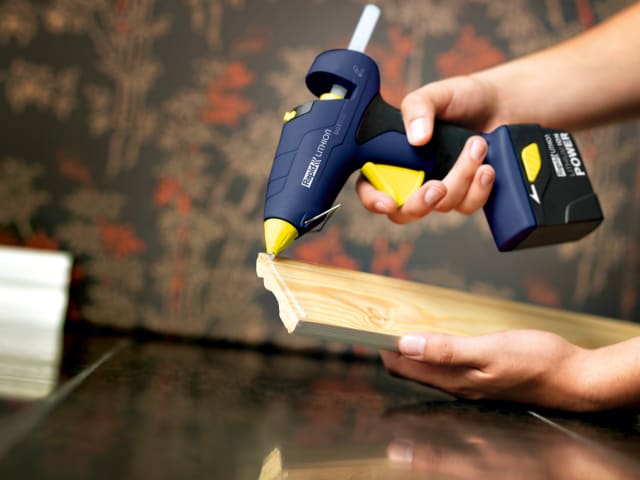 RPDBGX300 BGX300 Cordless Pro Glue Gun Kit 7.2V 1 x 2.6Ah Li-Ion