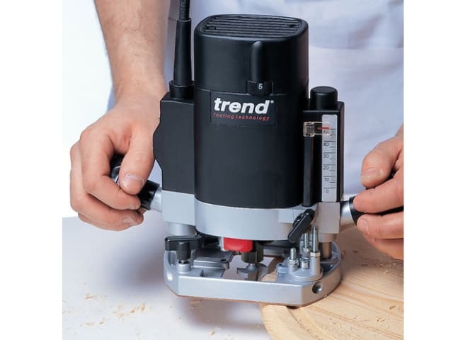 TRET5EB T5EB 1/4in Variable Speed Router 1000W 240V